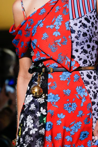 Look 50